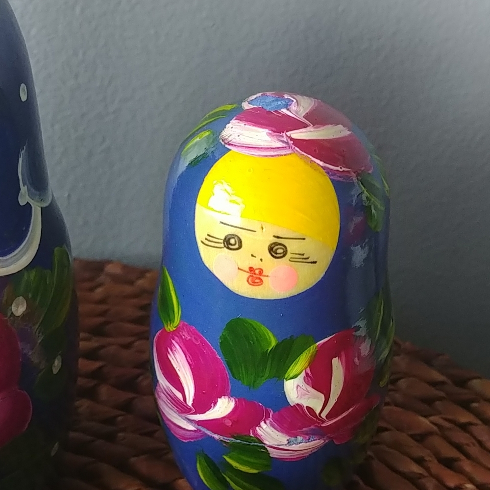 Russian nesting Matryoshka wooden dolls - Picture 4 of 8